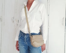 Load image into Gallery viewer, Small Crossbody - Sand