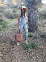 Load image into Gallery viewer, Tote - Distressed Brown